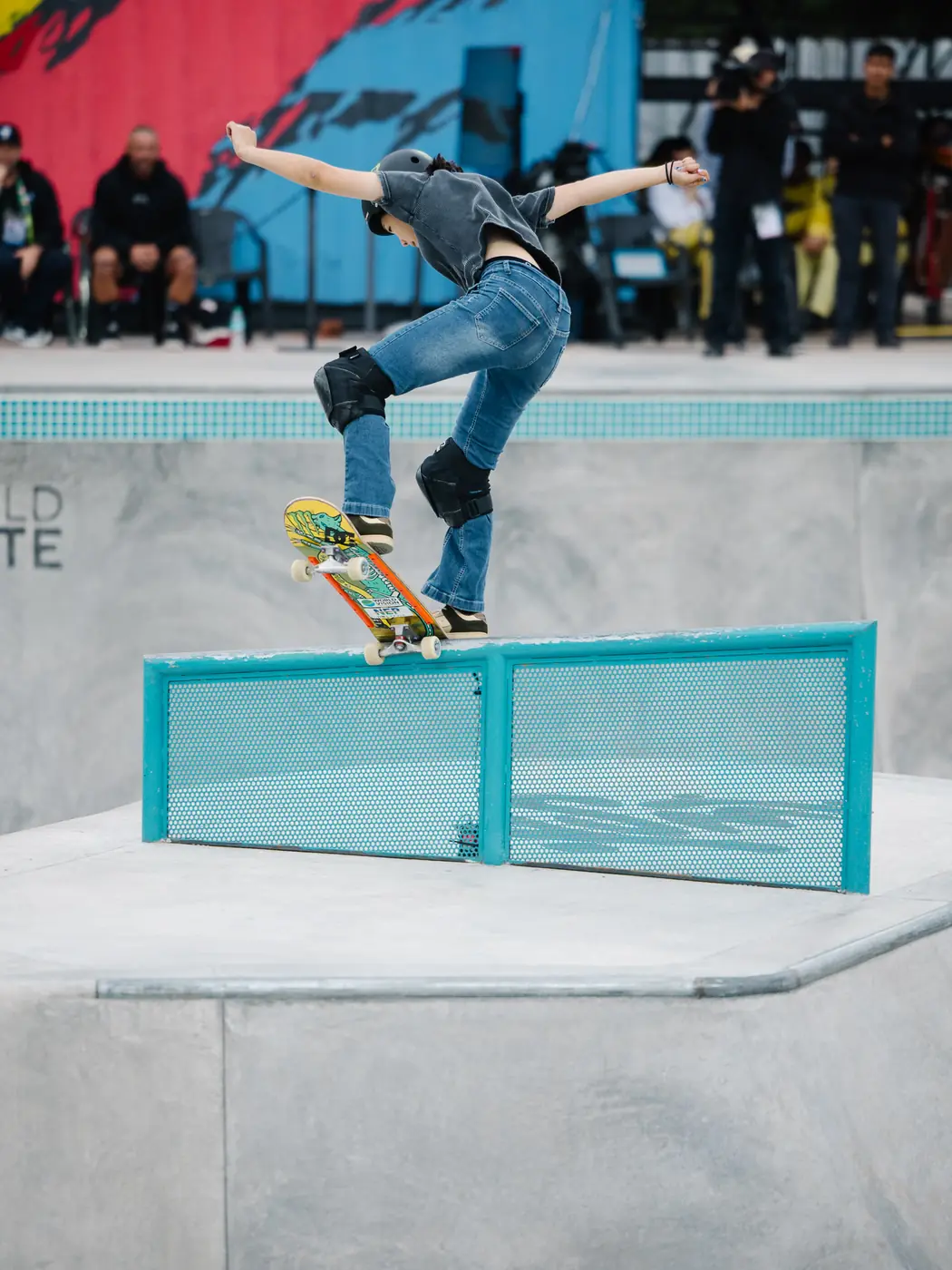 Mizuho Hasegawa en el aire durante la final de park