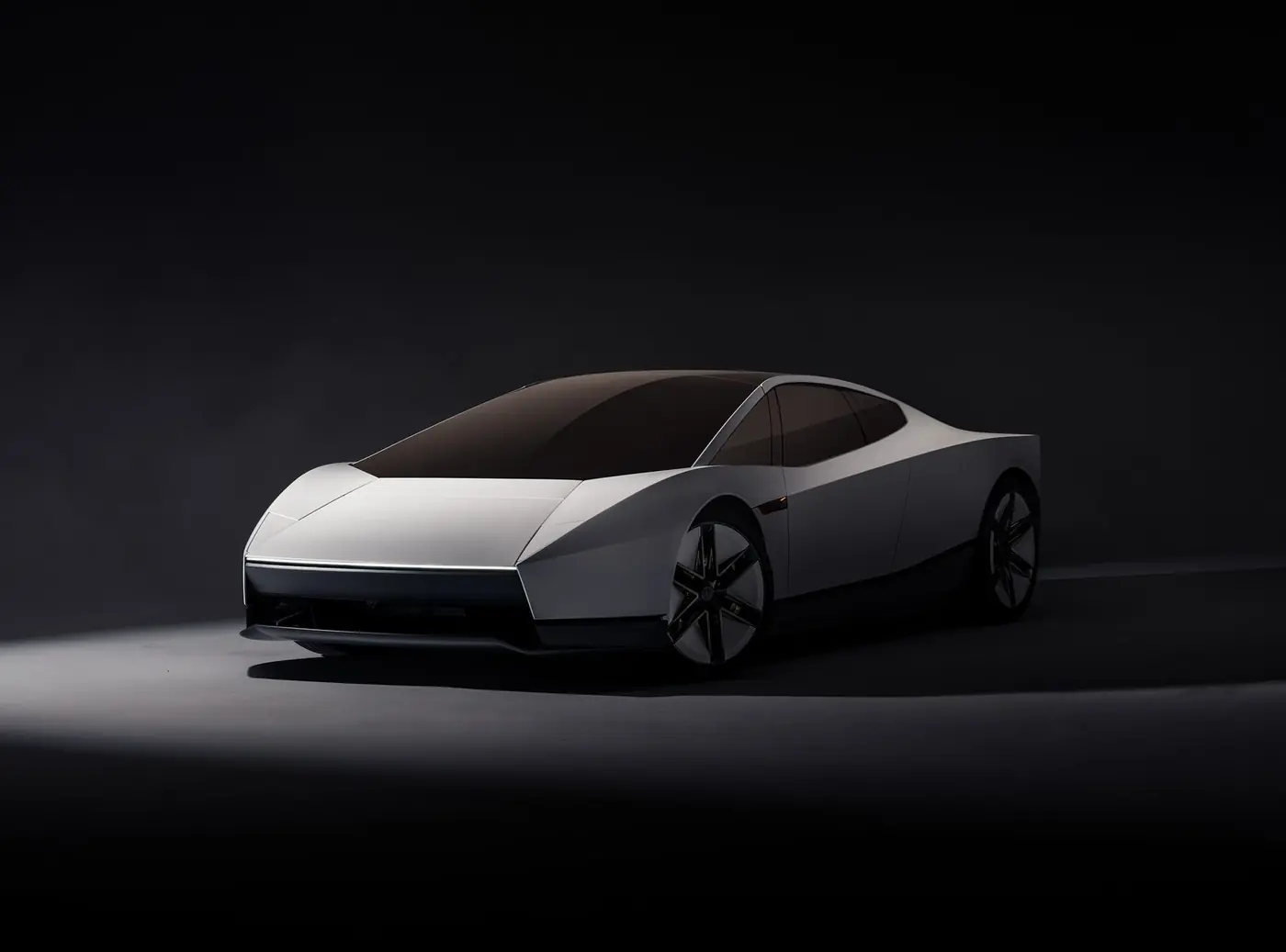 El Tesla Roadster plateado, visto de frente, sobre un fondo oscuro